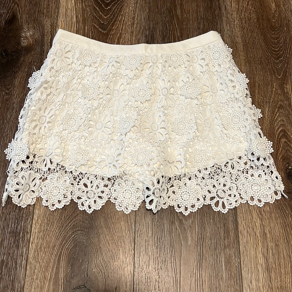 TRINA TURK Pedra Shorts/Skort Beautiful White Lace Size 2